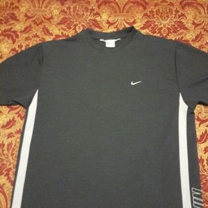 Nike pullover shirt, like new